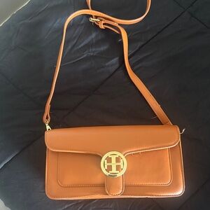 Elegant Tan Leather Shoulder Bag